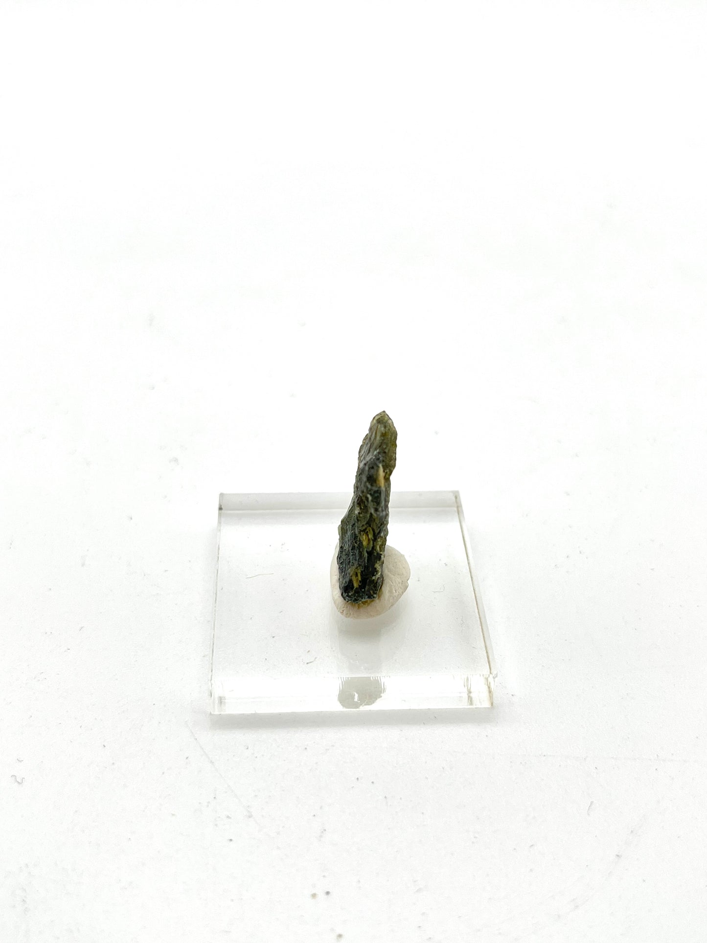 Éclat brut de moldavite